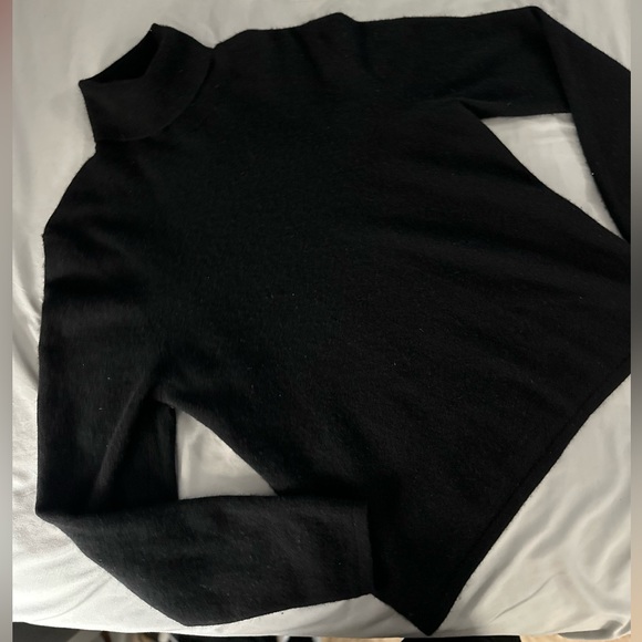 Saks Fifth Avenue Other - Saks Fifth Avenue cashmere sweater